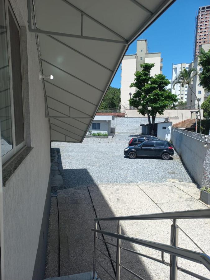 Studio Reformado No Centro Com Garagem, A 2min Praia Apartamento