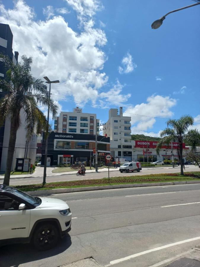 Studio Reformado No Centro Com Garagem, A 2min Praia Apartamento